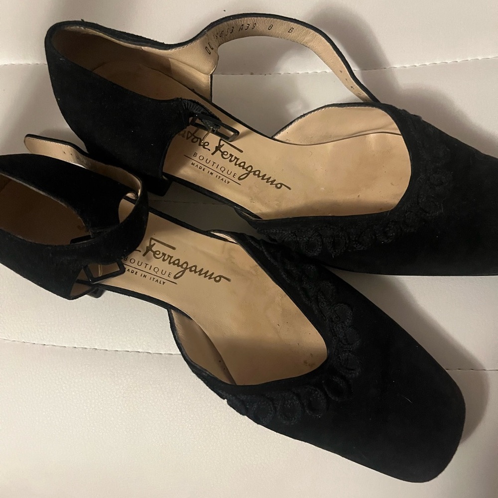 Salvatore Ferragamo black short heels in suede and straps.